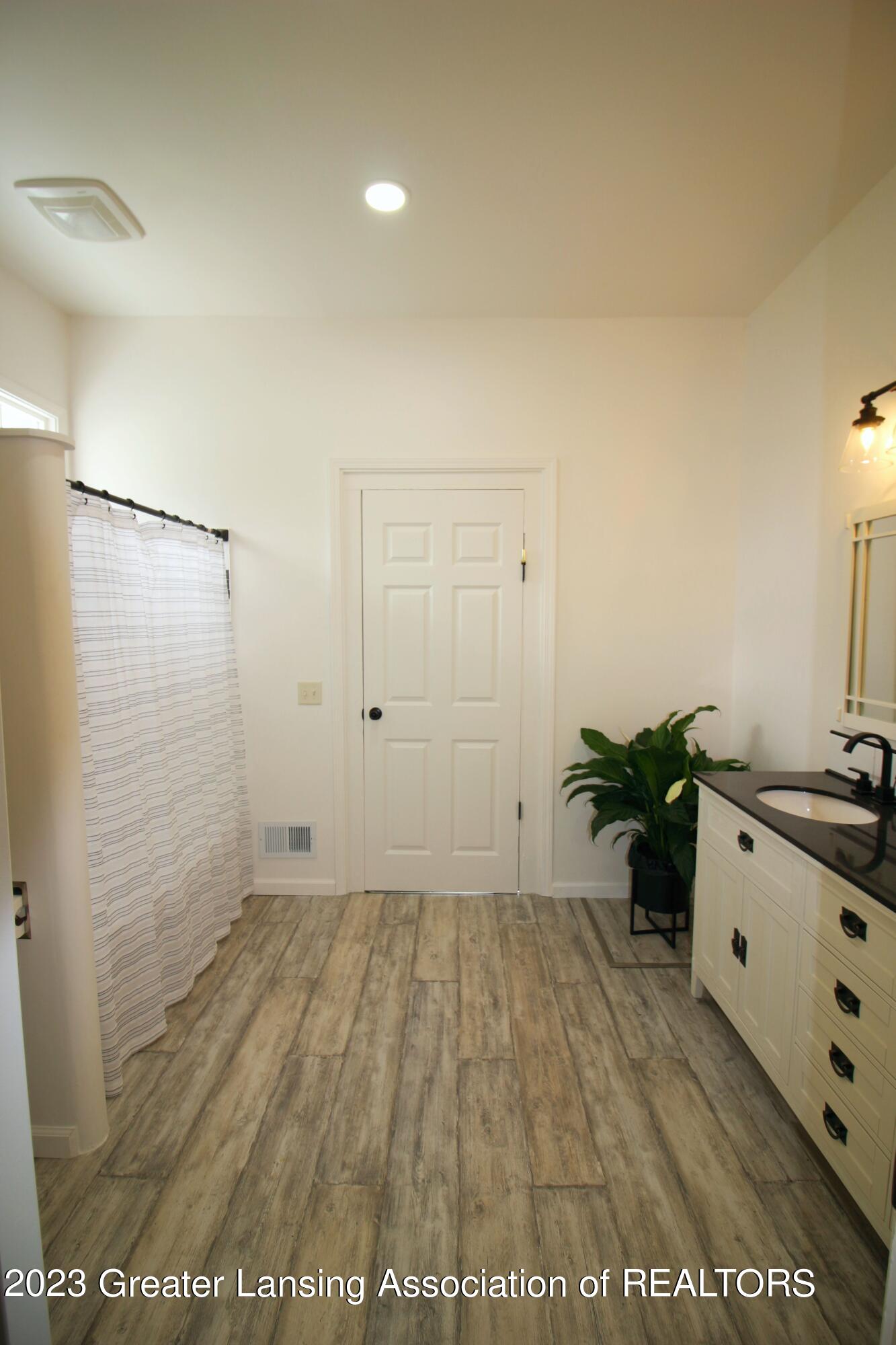 11144 Plains Road Eaton Rapids, MI 48827 - Photo 13 of 29 014 PRIMARY BATH