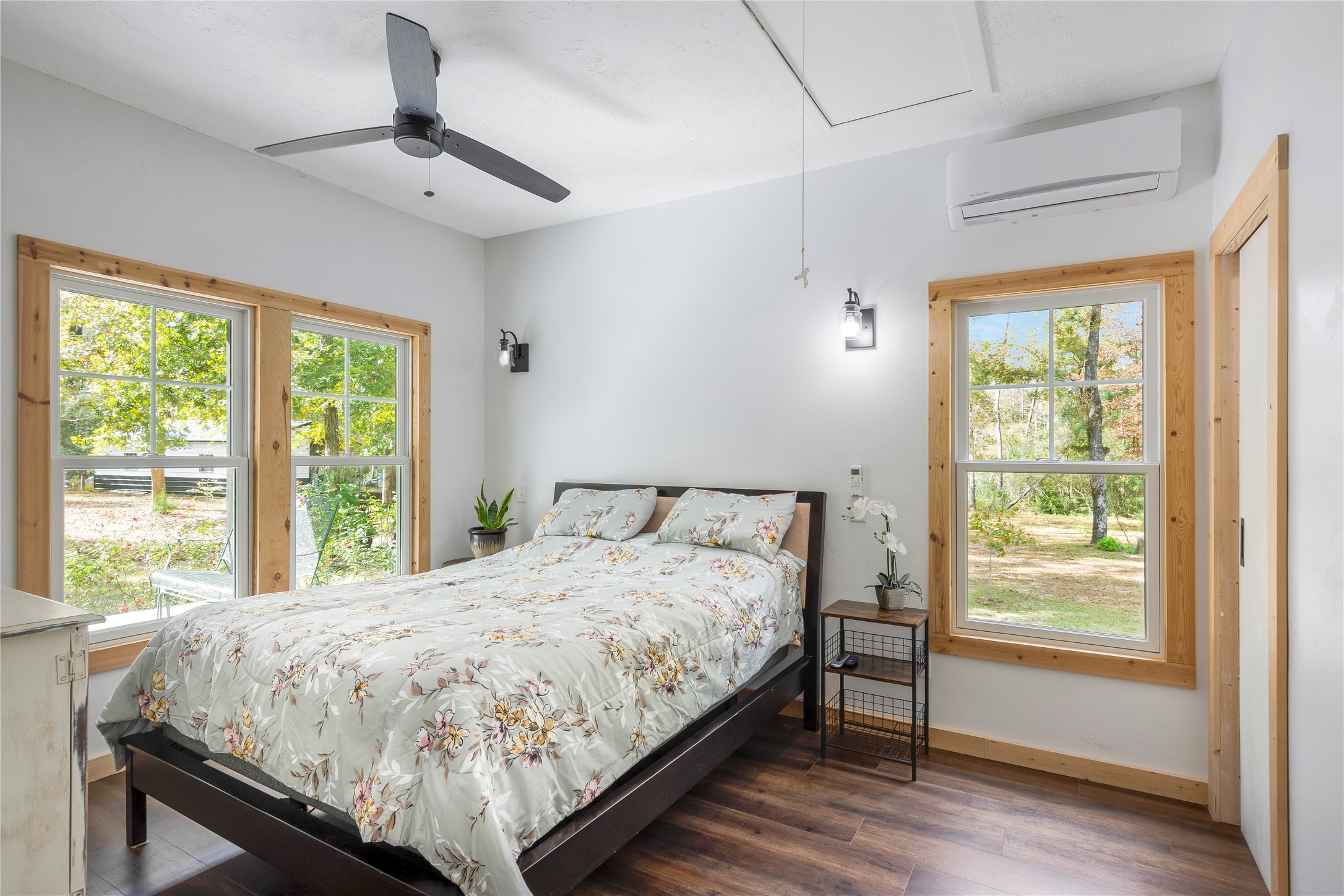 1080 Hill Road Willis, TX 77378 - Photo 15 of 33 a bed sitting in a bedroom next to a window