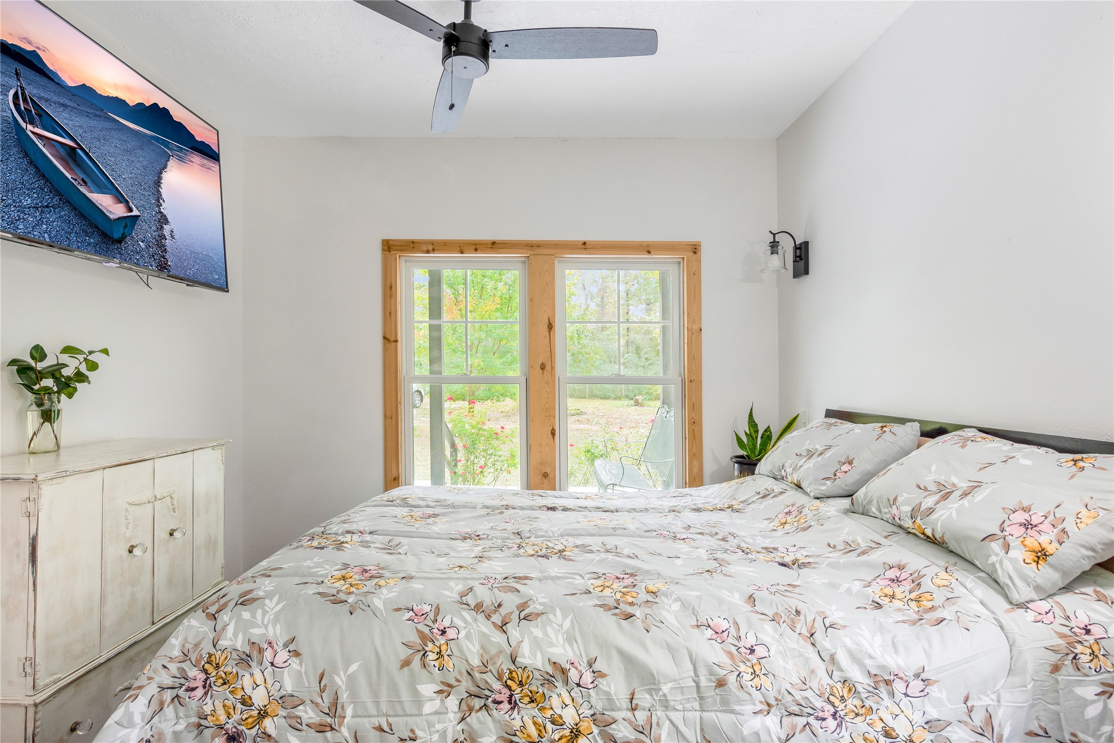 1080 Hill Road Willis, TX 77378 - Photo 16 of 33 a bedroom with a large bed and a window