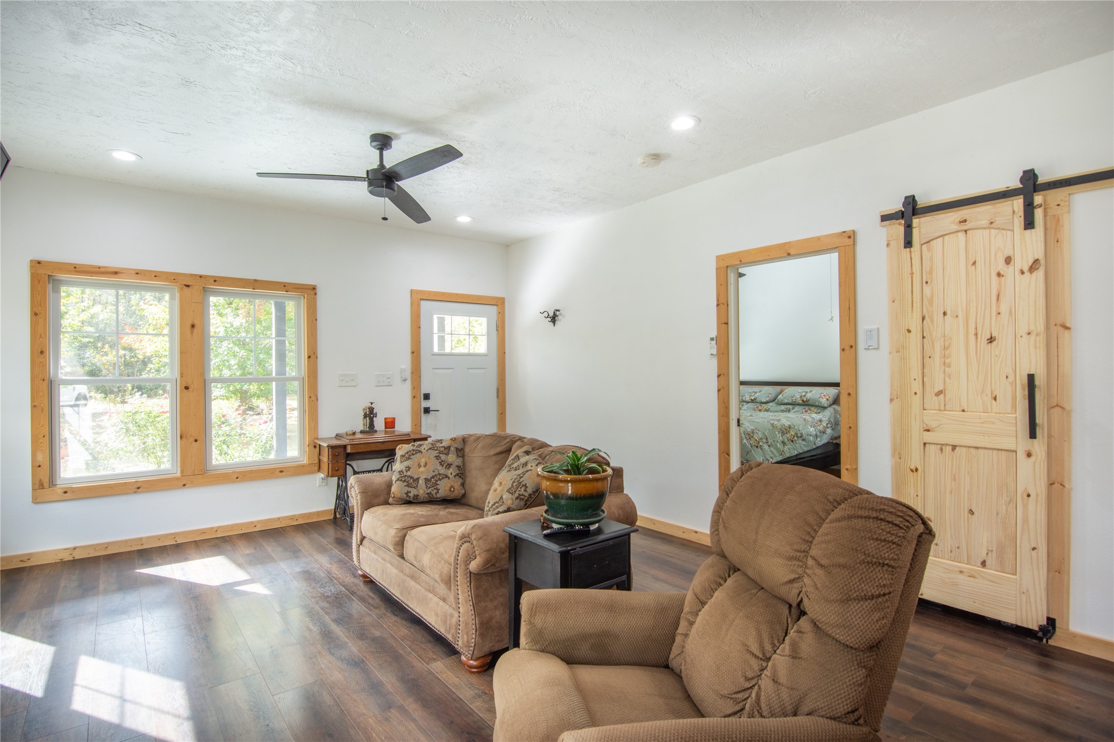 1080 Hill Road Willis, TX 77378 - Photo 8 of 33 a living room with furniture and a window