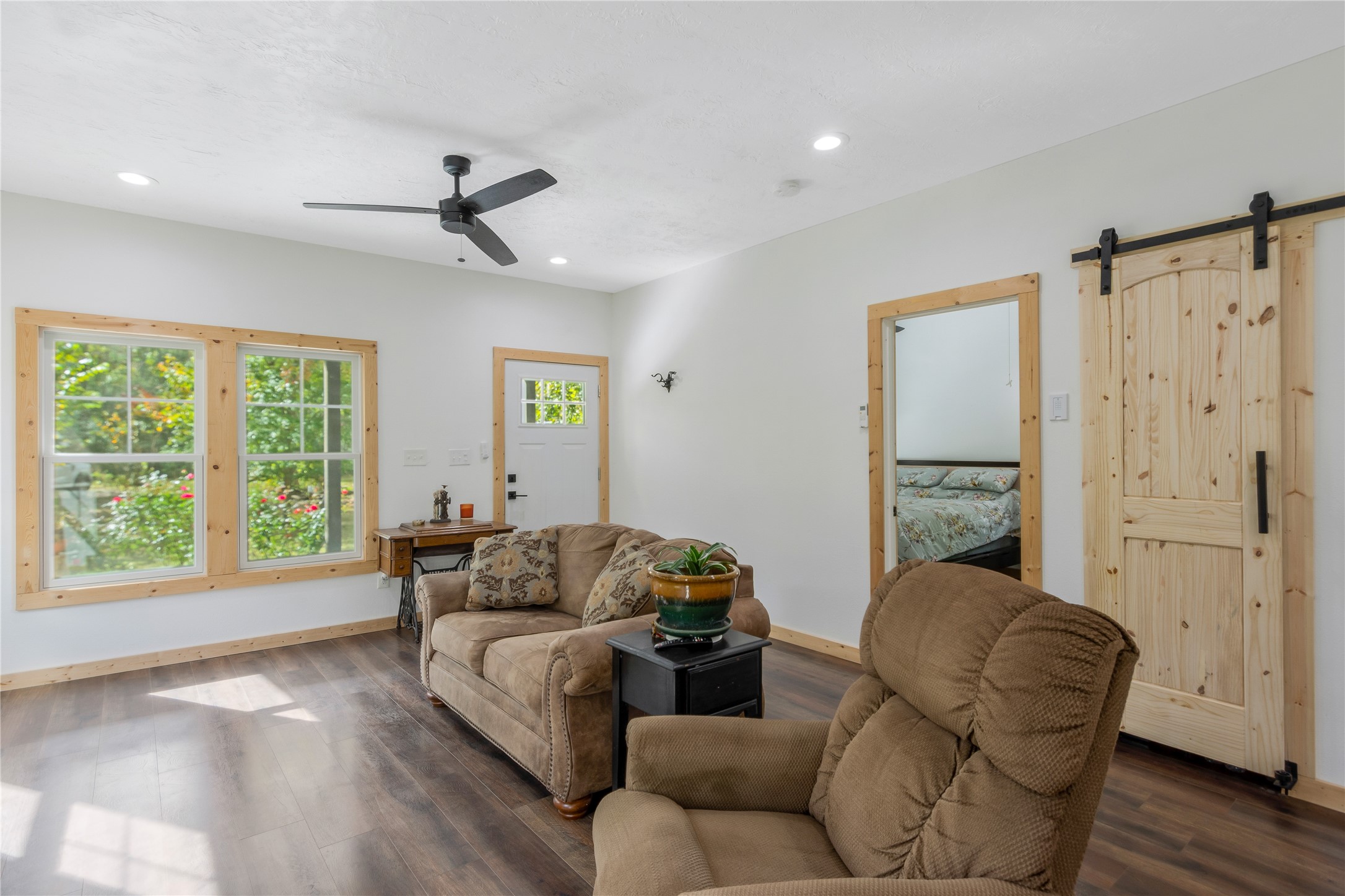 1080 Hill Road Willis, TX 77378 - Photo 9 of 33 a living room with furniture and a window