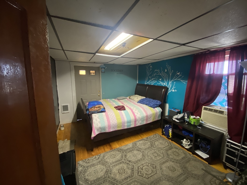 23 Suffolk Street Worcester, MA 01604 - Photo 5 of 18 a bedroom with bed and a window