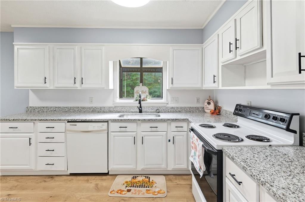 487 Raven Ridge Drive Kernersville, NC 27284 - Photo 11 of 31