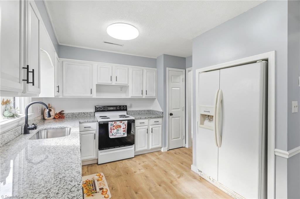 487 Raven Ridge Drive Kernersville, NC 27284 - Photo 12 of 31