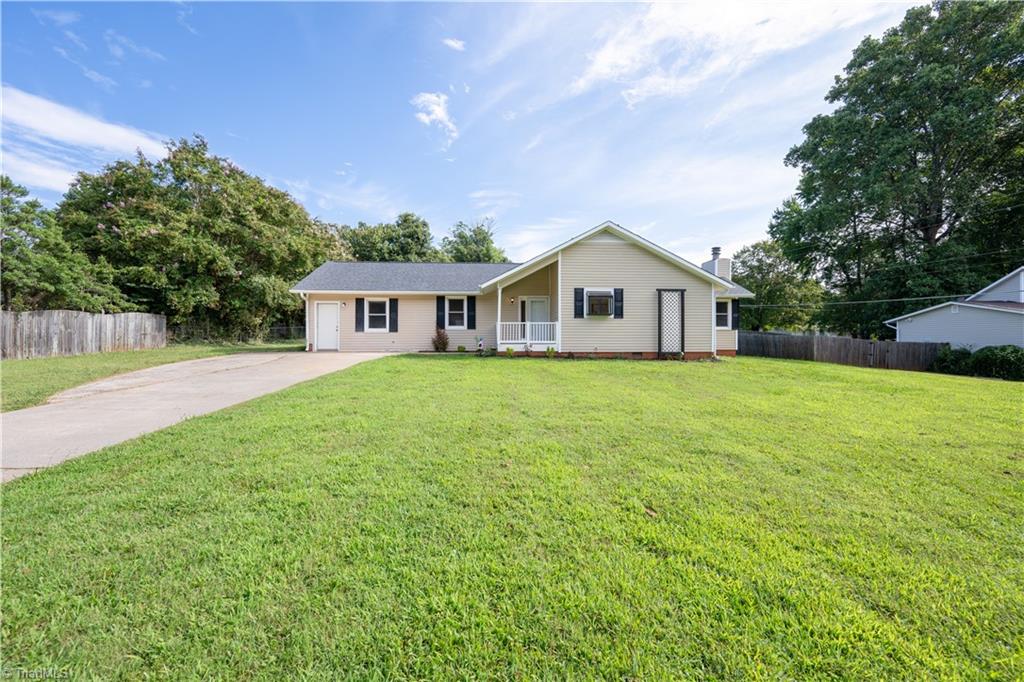 487 Raven Ridge Drive Kernersville, NC 27284 - Photo 2 of 31