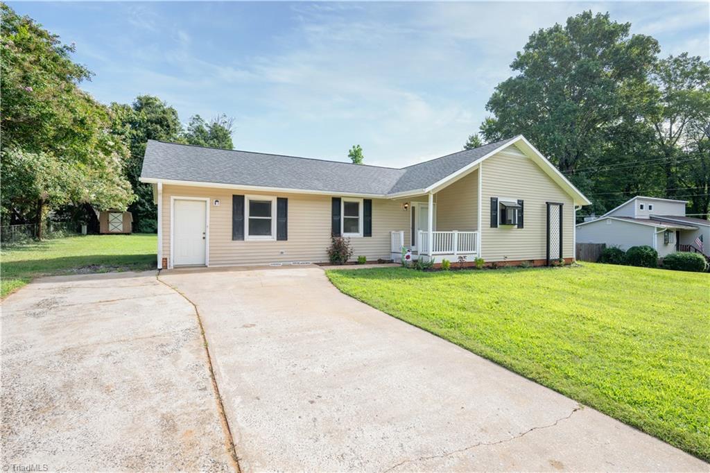 487 Raven Ridge Drive Kernersville, NC 27284 - Photo 3 of 31