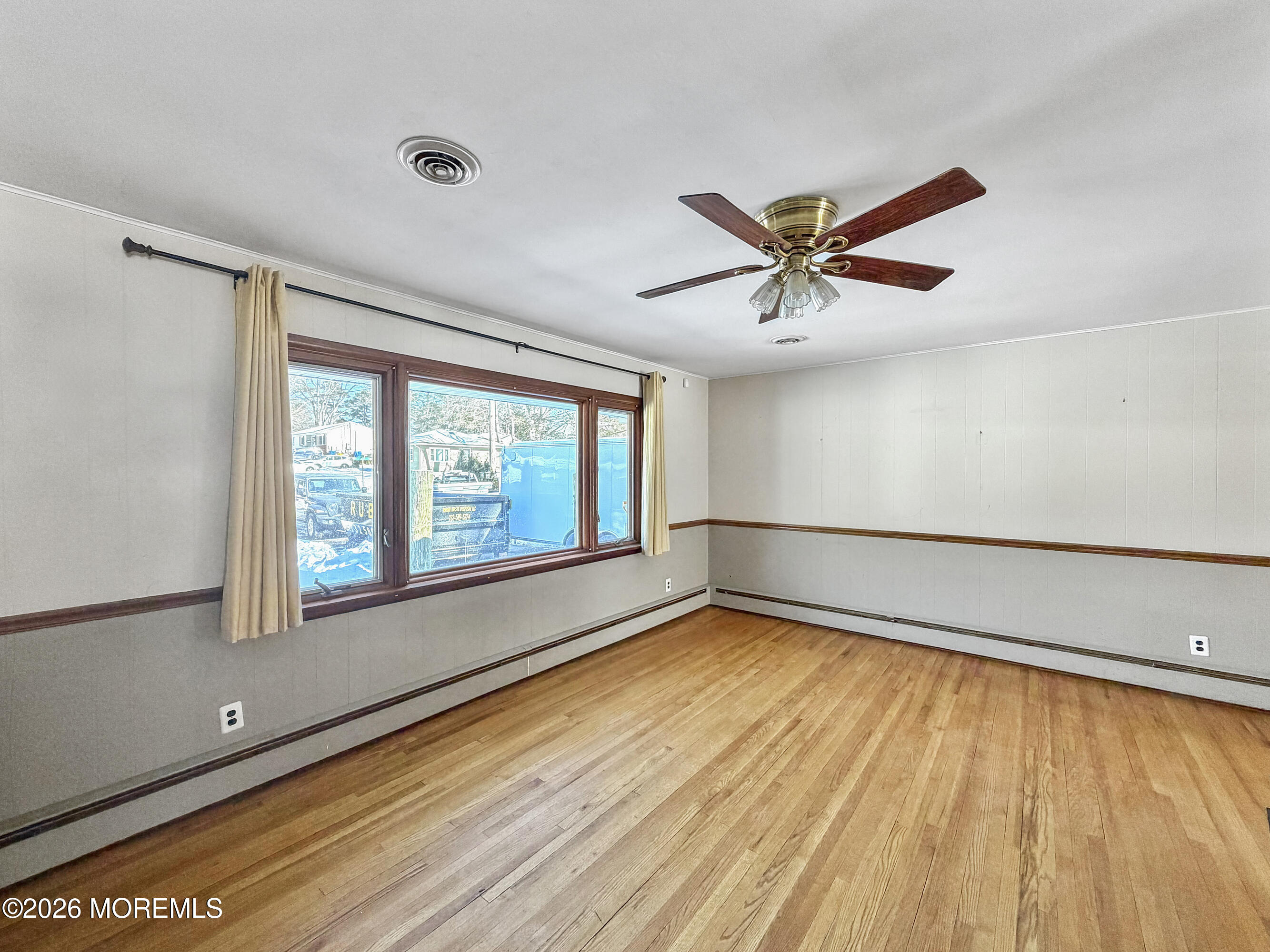 53 North Lakeside Avenue Jackson, NJ 08527 - Photo 5 of 37 Living Room