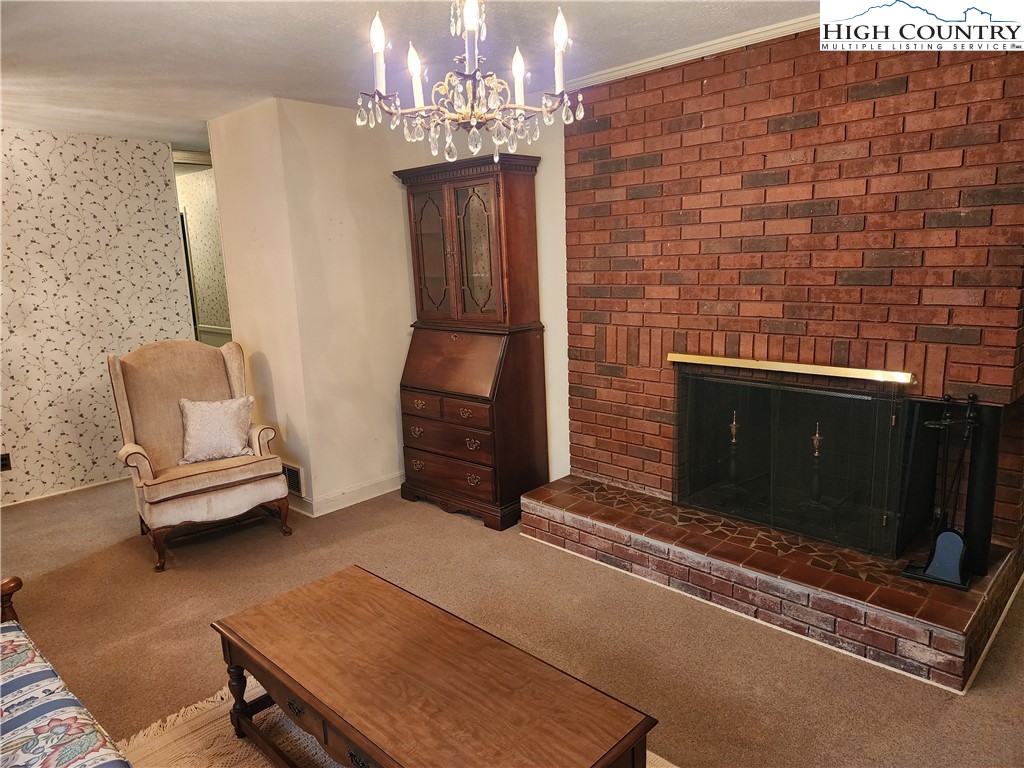 865 Armory Road North Wilkesboro, NC 28659 - Photo 11 of 40 a living room with furniture
