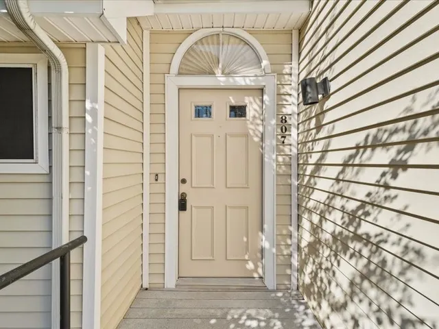 $185,000 | 3317 Golden Trails Drive, Unit 807, Houston, TX 77345