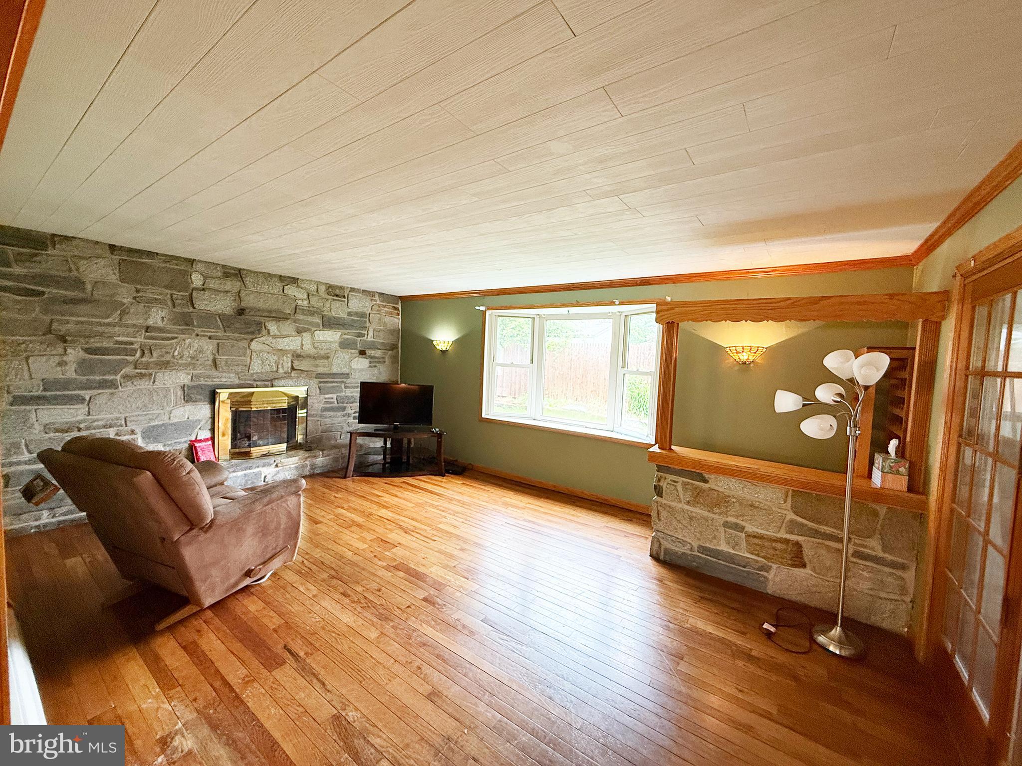 6 Harrow Road Levittown, PA 19056 - Photo 5 of 20 Family Room