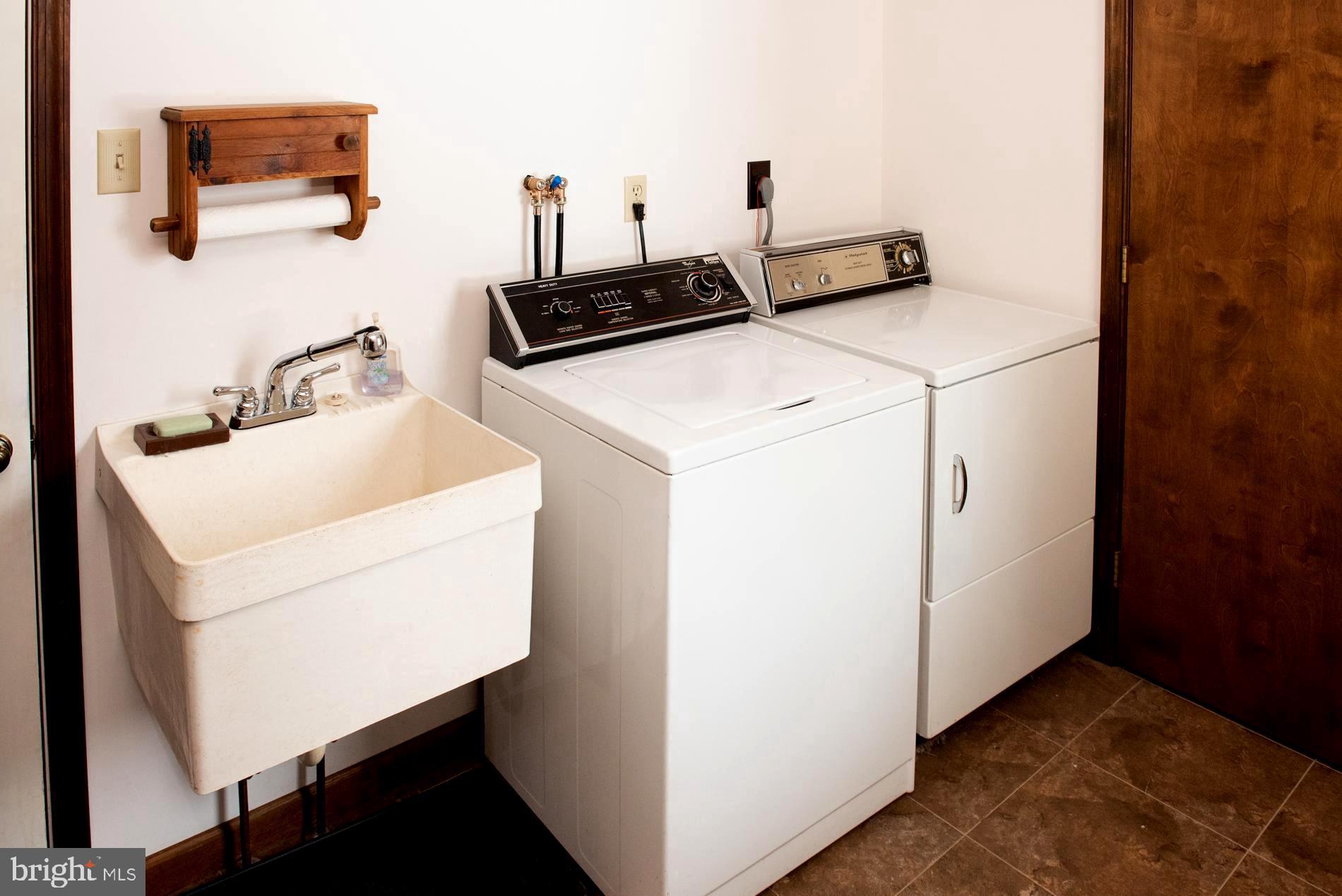 2086 Needhammer Road Pottstown, PA 19464 - Photo 28 of 58 laundry room off kitchen