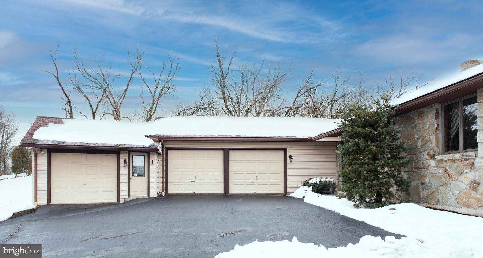 2086 Needhammer Road Pottstown, PA 19464 - Photo 7 of 58 3 attached garages