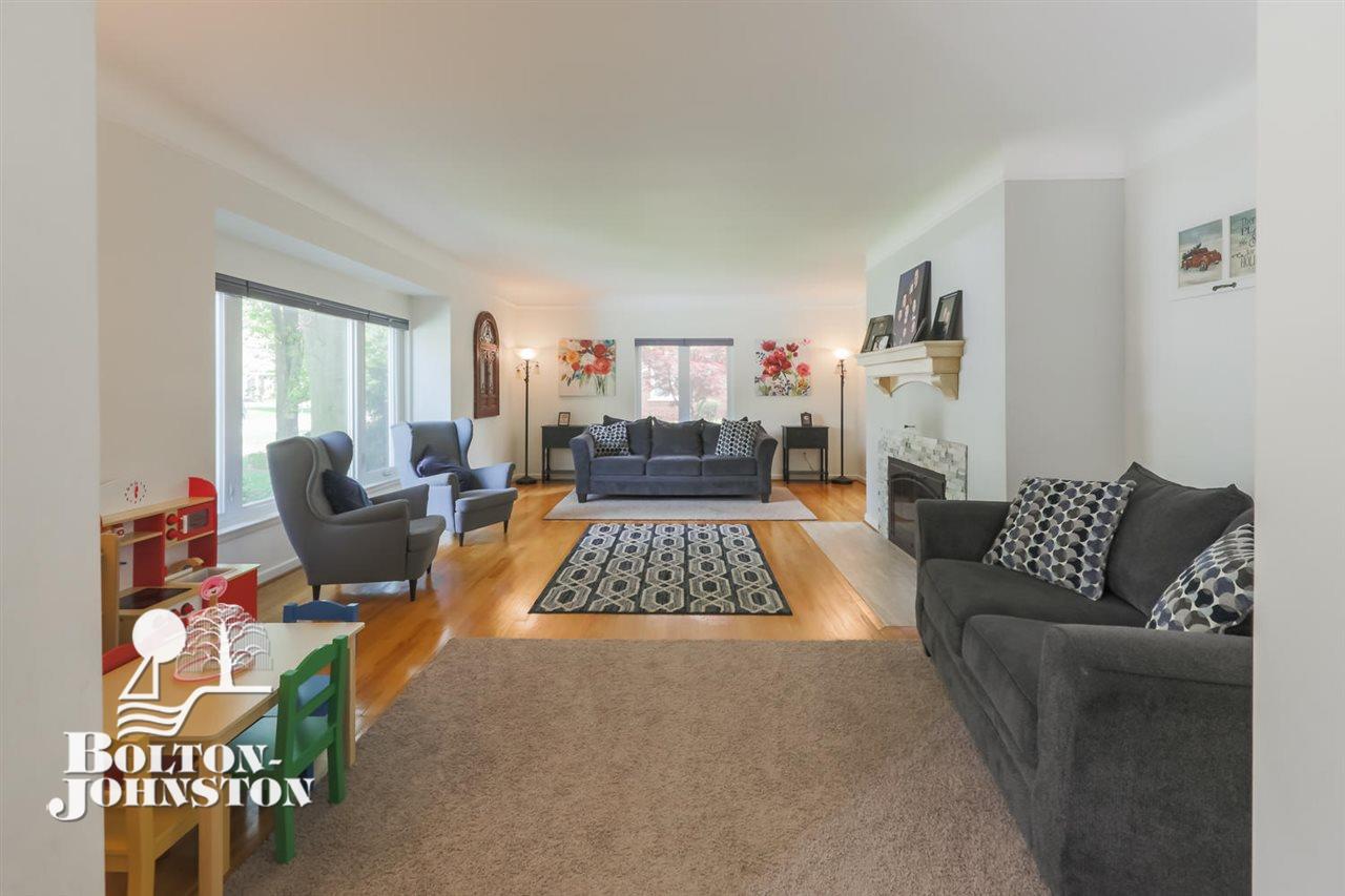 731 North Oxford Road Grosse Pointe, MI 48236 - Photo 11 of 52 Step Down Living Room