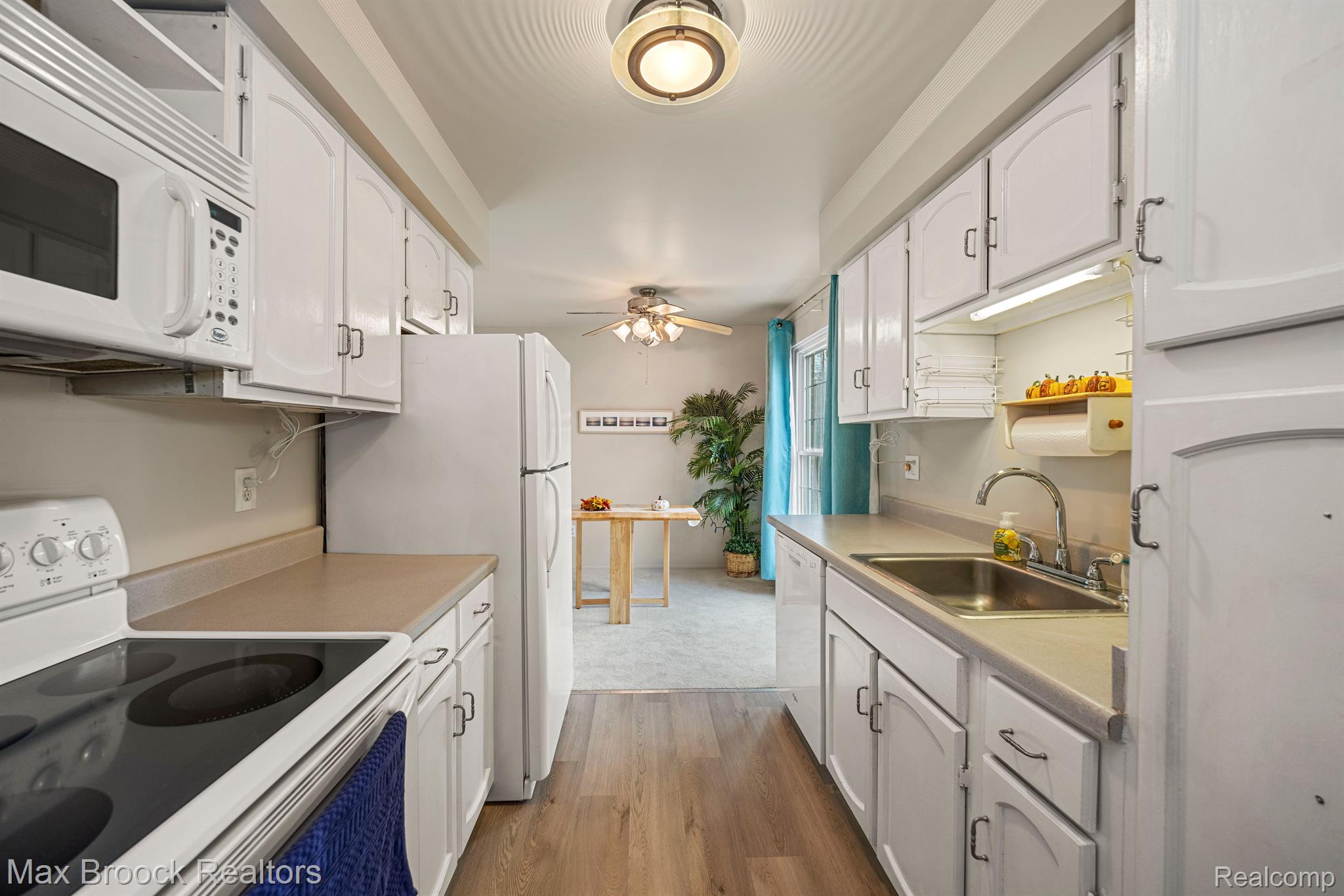 17525 Rudgate Street Southgate, MI 48195 - Photo 7 of 38 Galley Kitchen