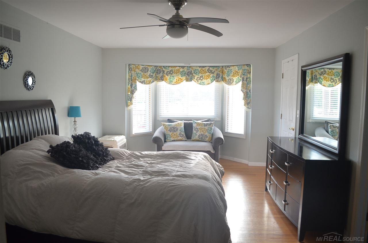 50371 Riverside Drive Macomb, MI 48044 - Photo 9 of 30 Master bedroom with beautiful bay window