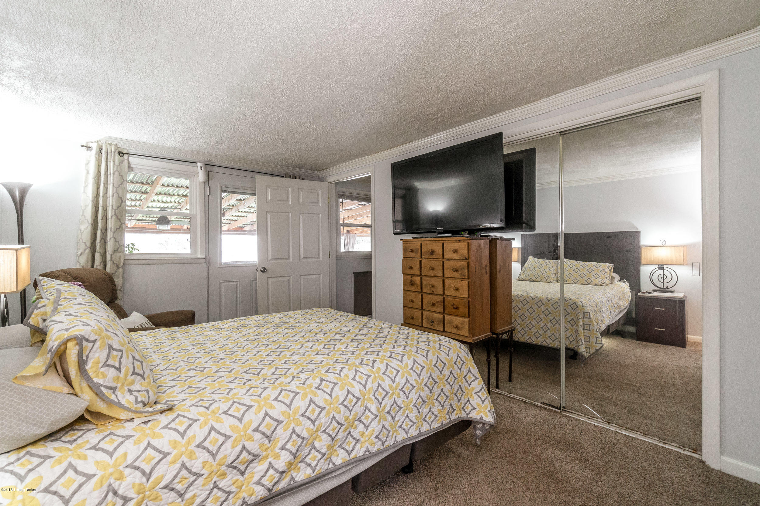 6611 Delton Road Louisville, KY 40258 - Photo 24 of 49 26