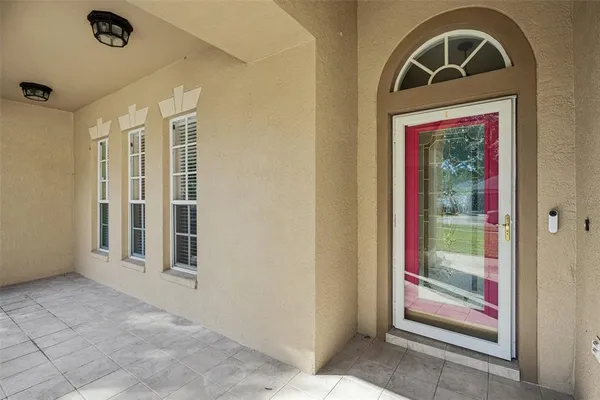 a view of entryway with a front door