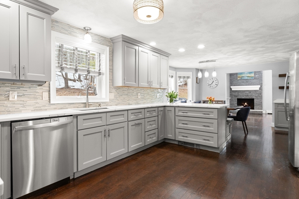 6 James Road Ipswich, MA 01938 - Photo 4 of 42