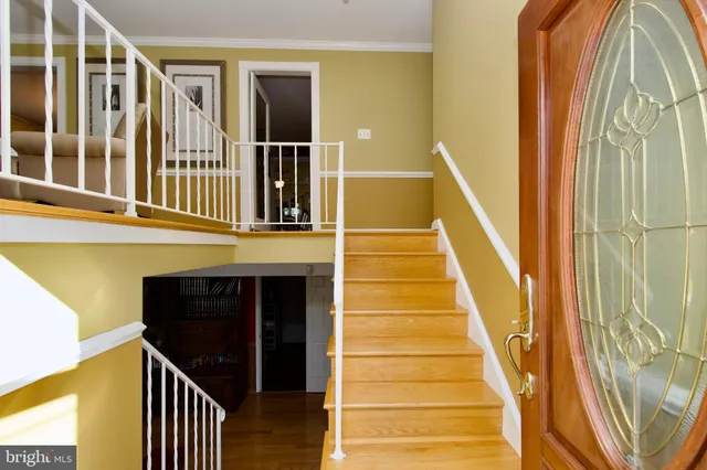 a view of entryway with a front door