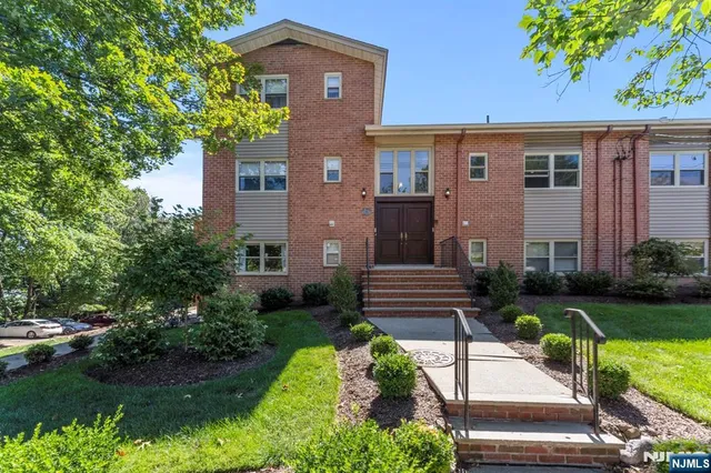 $425,000 | 29 Upper Mountain Avenue, Unit C2901, Montclair, NJ 07042