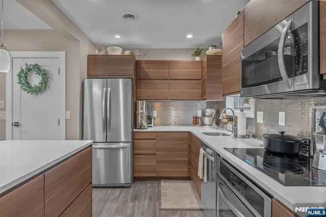 $425,000 | 29 Upper Mountain Avenue, Unit C2901, Montclair, NJ 07042