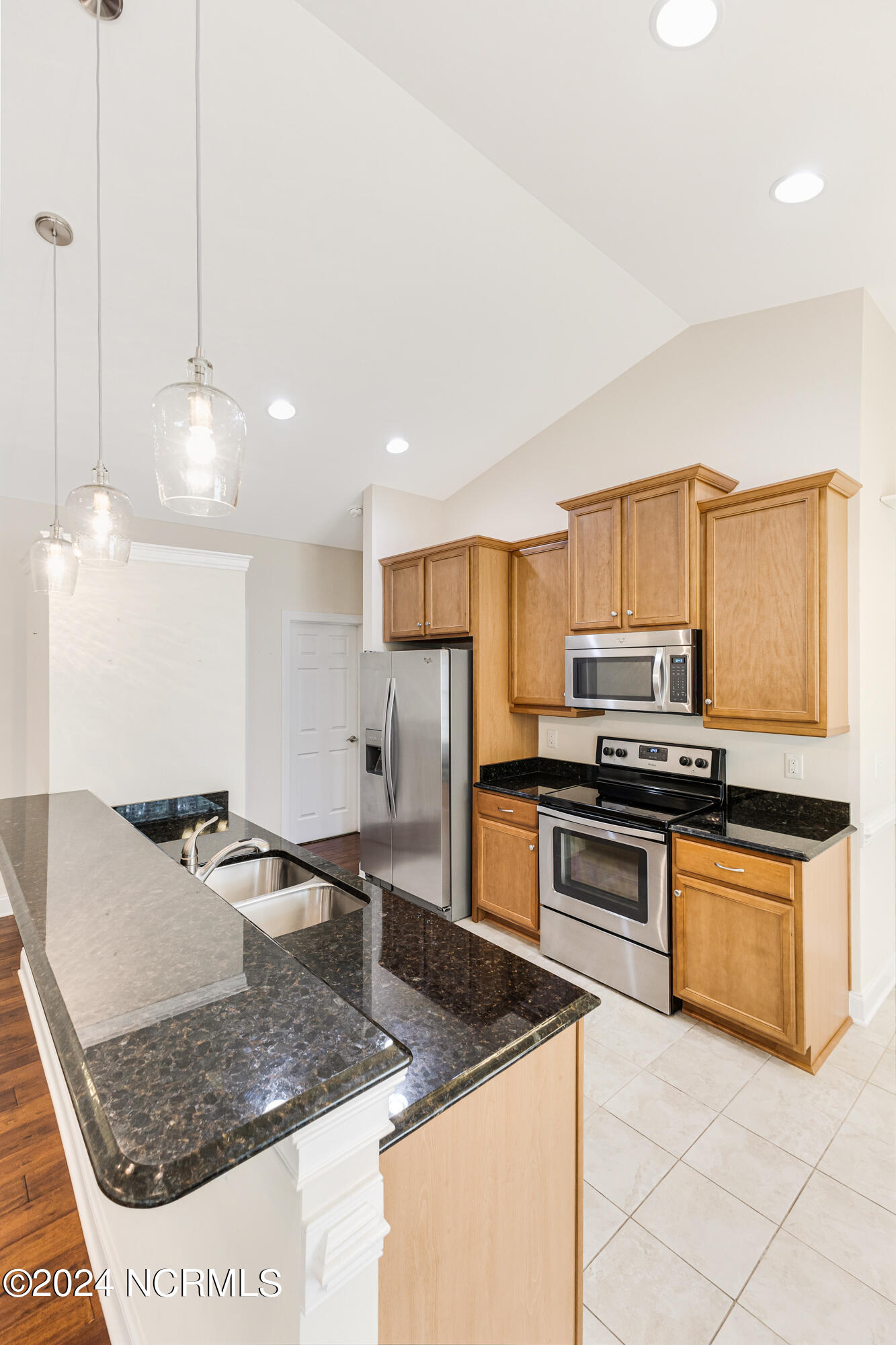 300 Hickory Road Southport, NC 28461 - Photo 15 of 34 300 Hickory