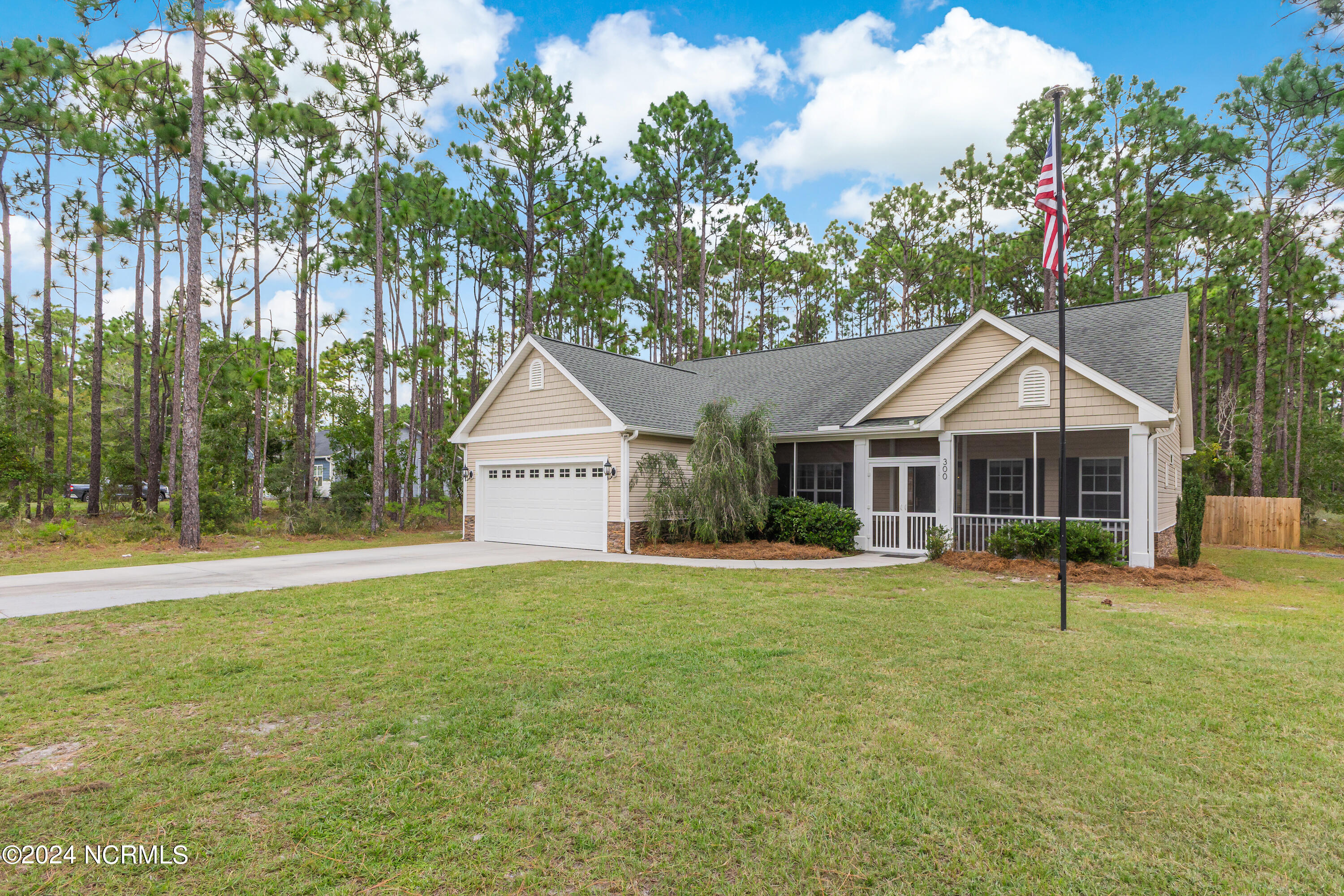 300 Hickory Road Southport, NC 28461 - Photo 2 of 34 300 Hickory