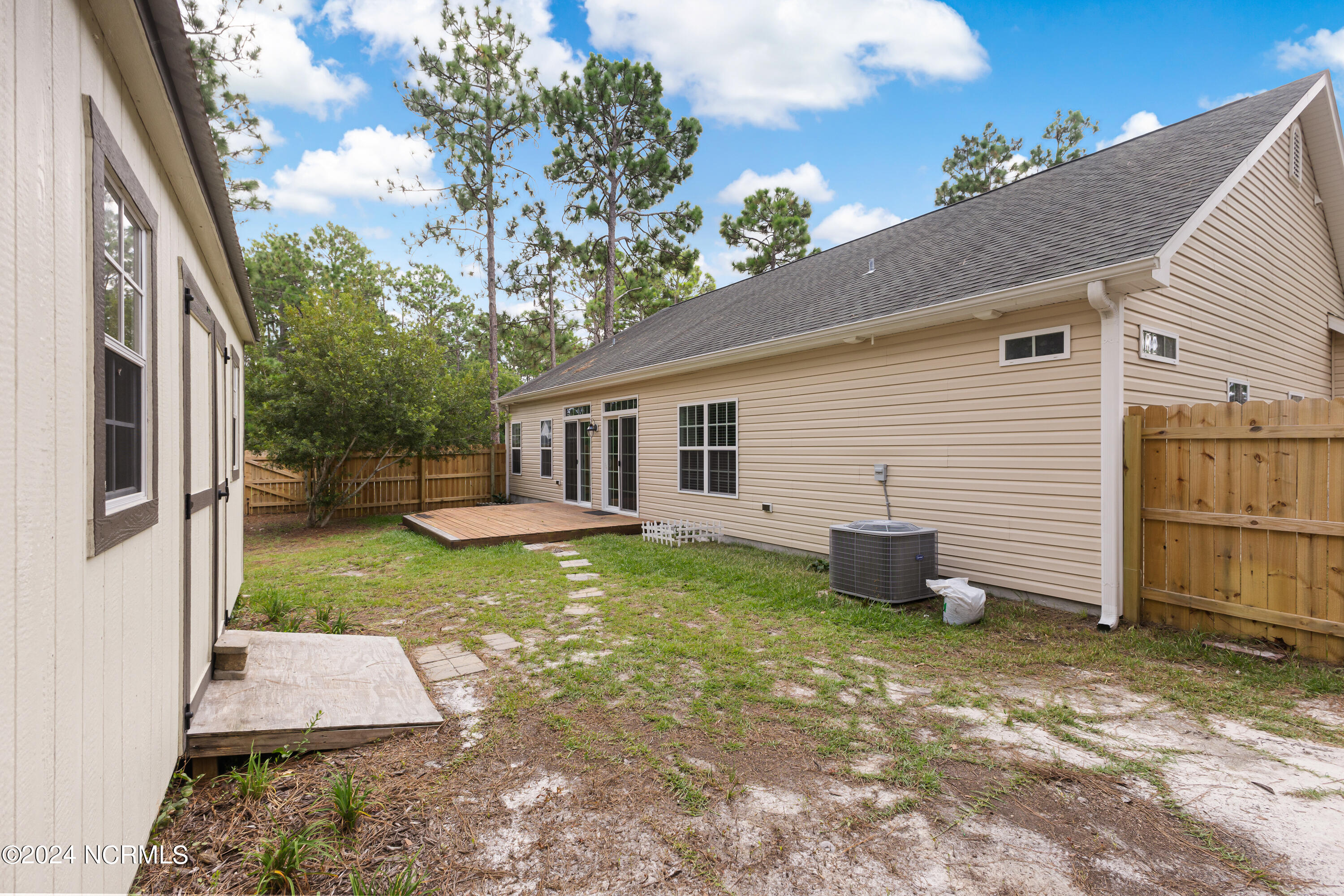 300 Hickory Road Southport, NC 28461 - Photo 32 of 34 300 Hickory