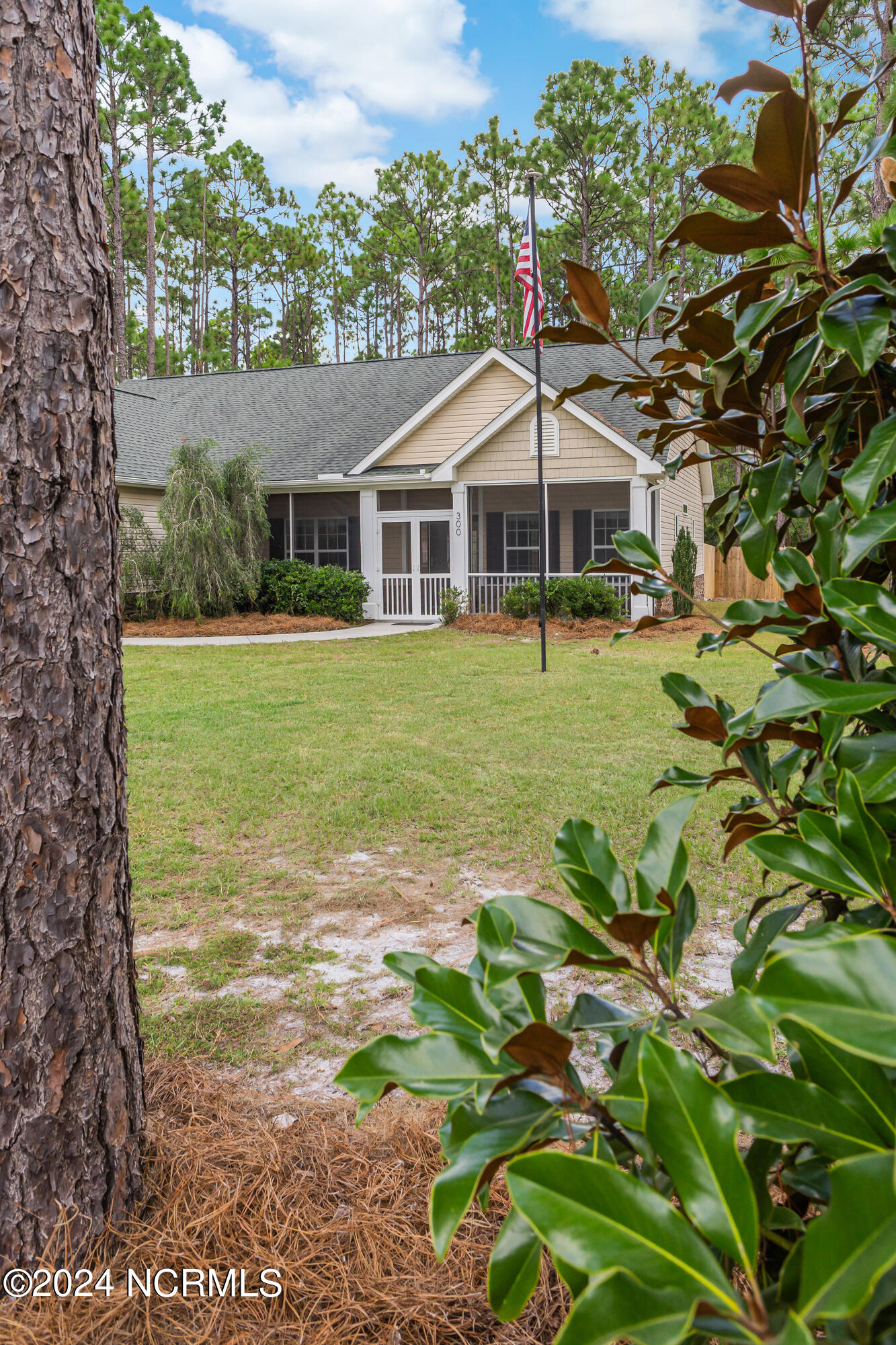 300 Hickory Road Southport, NC 28461 - Photo 4 of 34 300 Hickory