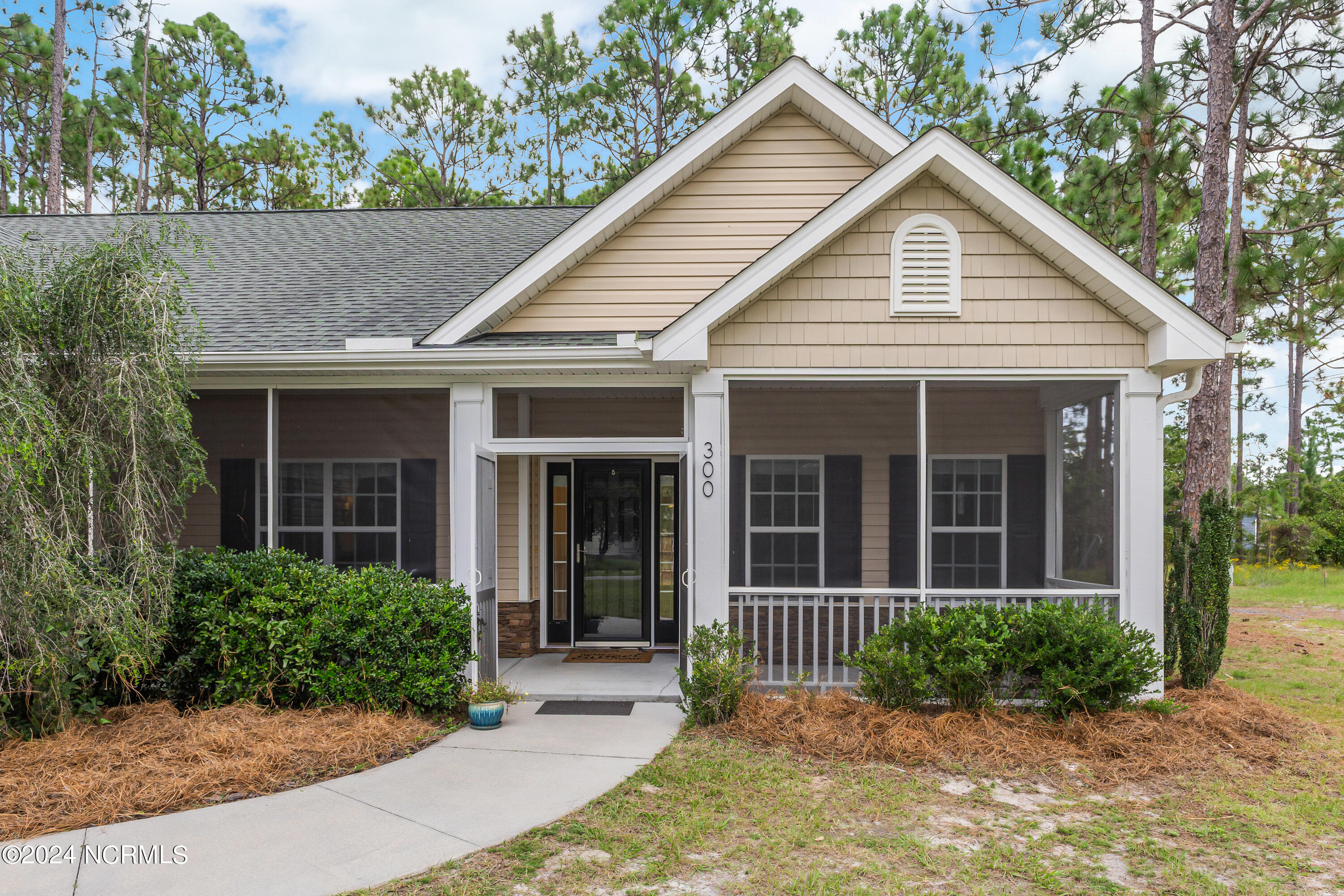 300 Hickory Road Southport, NC 28461 - Photo 5 of 34 300 Hickory