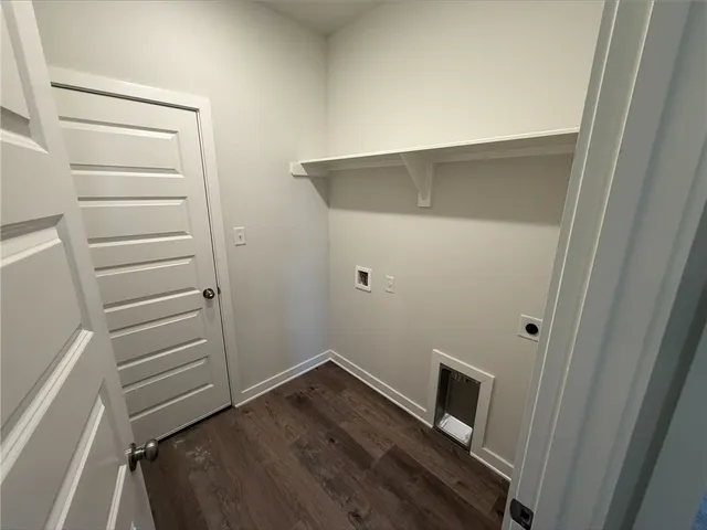 a view of walk in closet