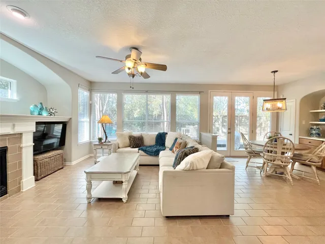 $3,250 | 46 Flickering Sun Court, The Woodlands, TX 77382