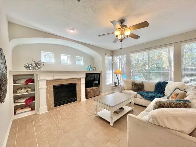 $3,250 | 46 Flickering Sun Court, The Woodlands, TX 77382