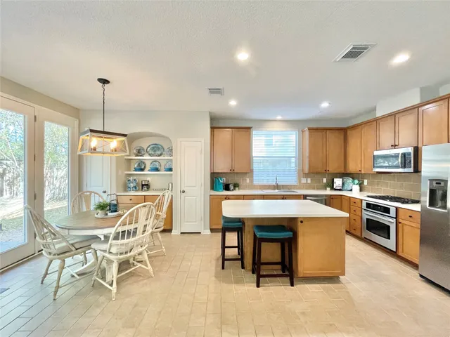 $3,250 | 46 Flickering Sun Court, The Woodlands, TX 77382