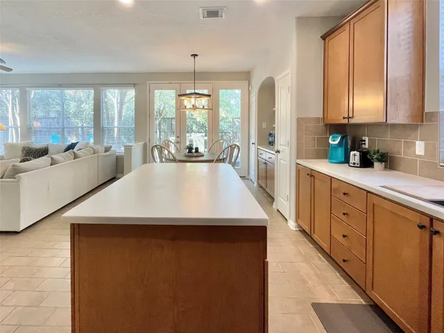 $3,250 | 46 Flickering Sun Court, The Woodlands, TX 77382