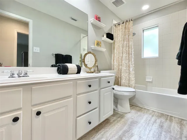 $3,250 | 46 Flickering Sun Court, The Woodlands, TX 77382