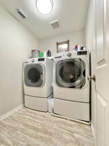 $3,250 | 46 Flickering Sun Court, The Woodlands, TX 77382