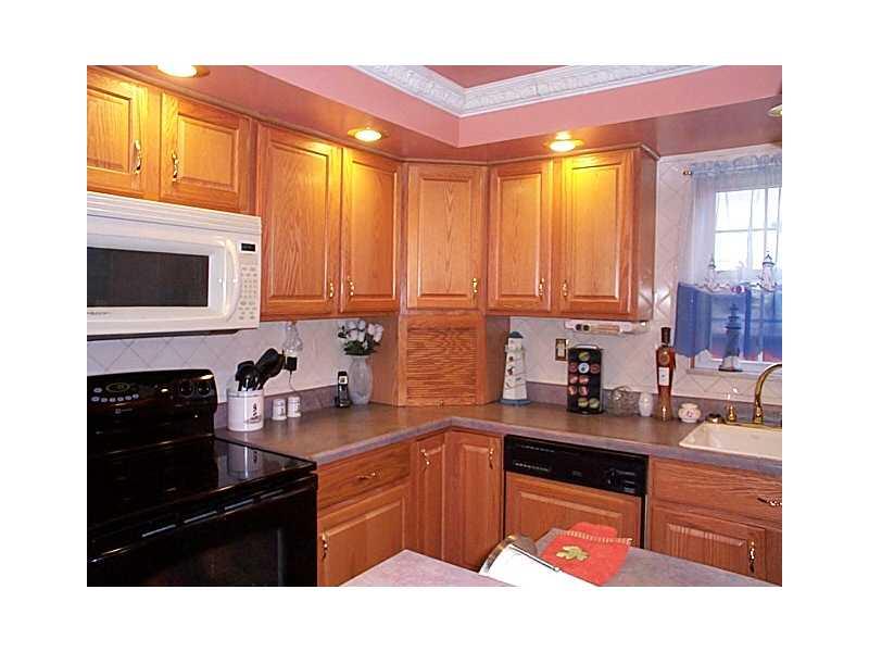 922 Robinson Street McKees Rocks, PA 15136 - Photo 6 of 15 Kitchen.