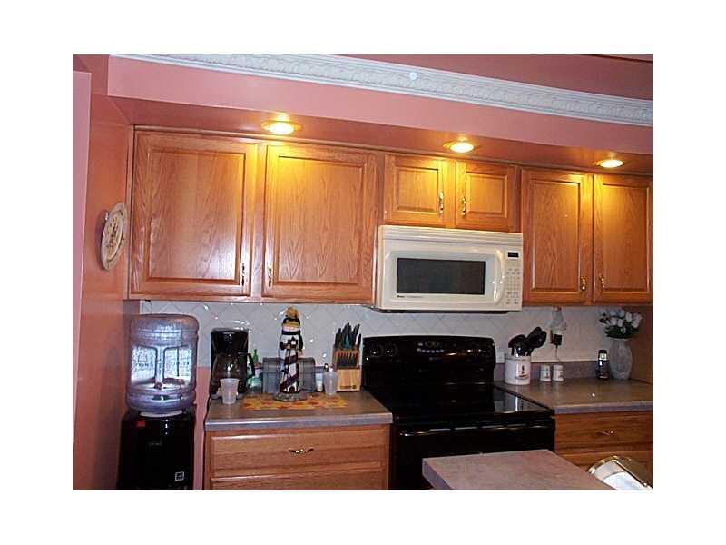 922 Robinson Street McKees Rocks, PA 15136 - Photo 7 of 15 Kitchen.
