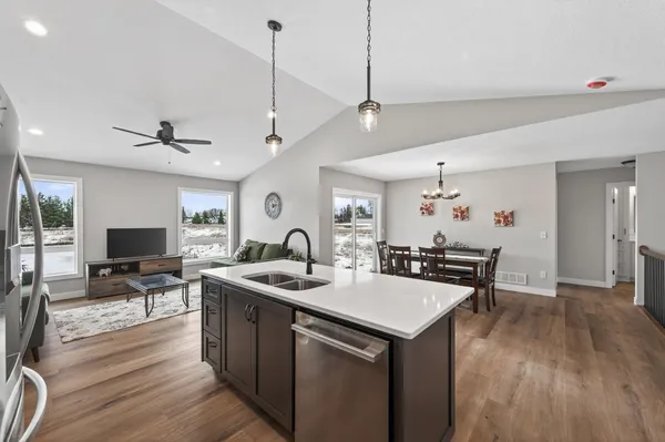 $440,000 | 38639 Hawthorne Avenue, North Branch, MN 55056