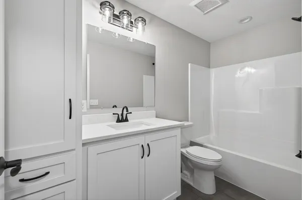 $440,000 | 38639 Hawthorne Avenue, North Branch, MN 55056