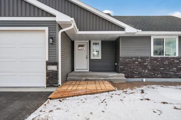 $440,000 | 38639 Hawthorne Avenue, North Branch, MN 55056
