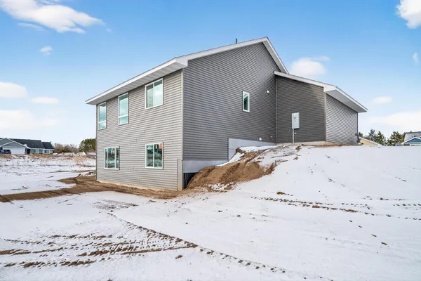 $440,000 | 38639 Hawthorne Avenue, North Branch, MN 55056