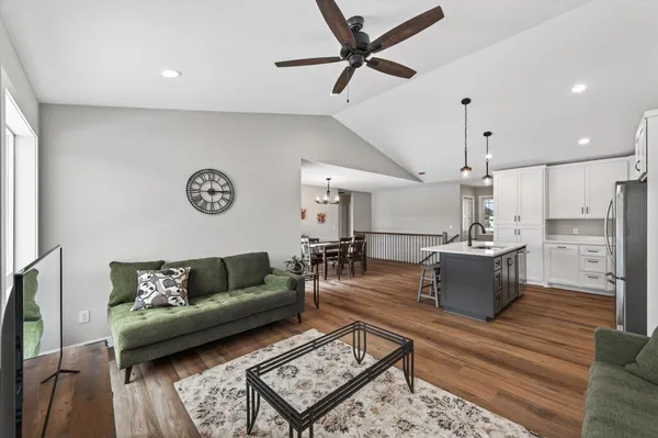 $440,000 | 38639 Hawthorne Avenue, North Branch, MN 55056