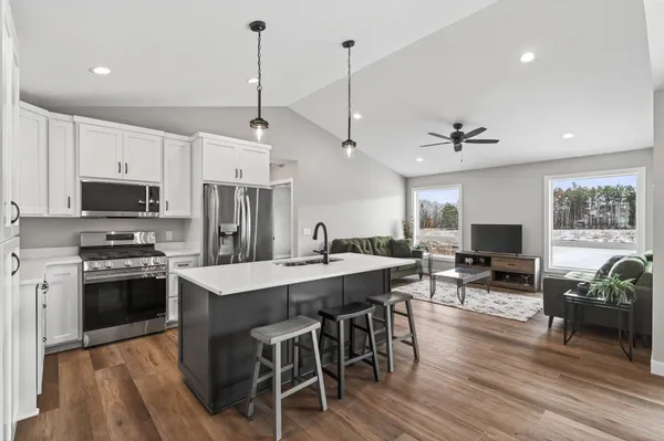 $440,000 | 38639 Hawthorne Avenue, North Branch, MN 55056