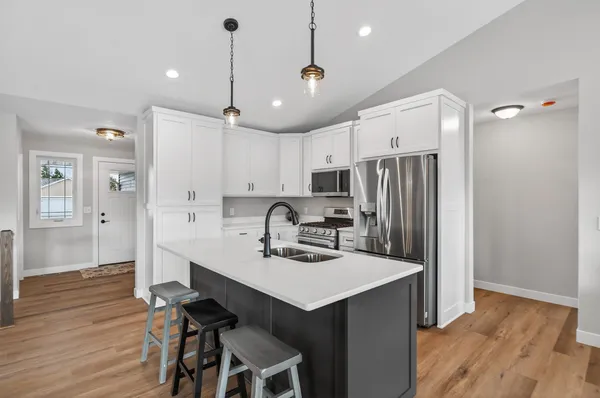 $440,000 | 38639 Hawthorne Avenue, North Branch, MN 55056