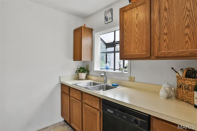 $180,000 | 1306 Glendale Gardens Drive, Unit C, Glendale, MO 63122