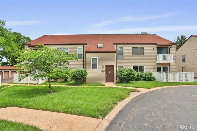 $180,000 | 1306 Glendale Gardens Drive, Unit C, Glendale, MO 63122