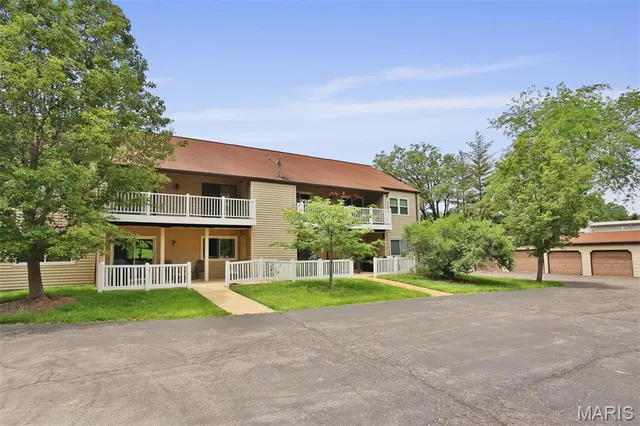 $180,000 | 1306 Glendale Gardens Drive, Unit C, Glendale, MO 63122