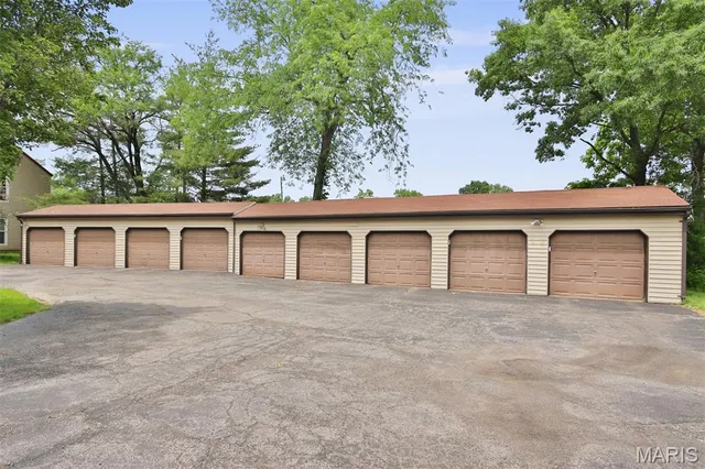 $180,000 | 1306 Glendale Gardens Drive, Unit C, Glendale, MO 63122